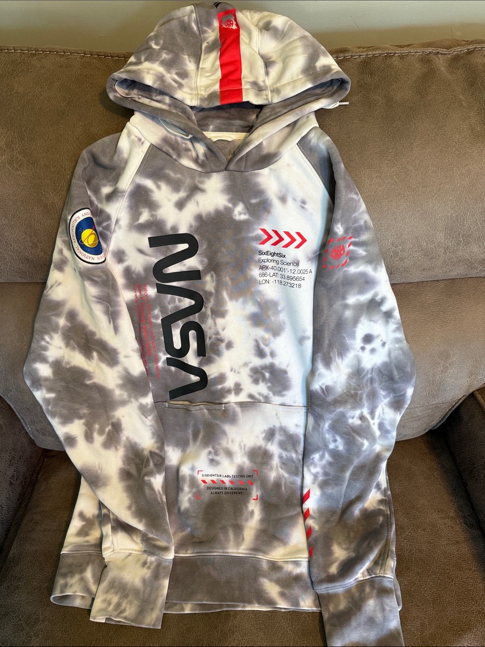 686 Gray and White Tie-Dye Hoodie with Red Accents